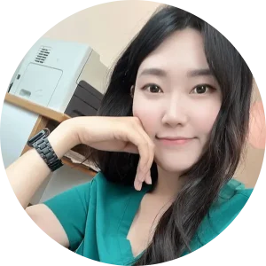Gina Koo, Admin Manager at Nov Dental, posing for a headshot in a teal shirt.